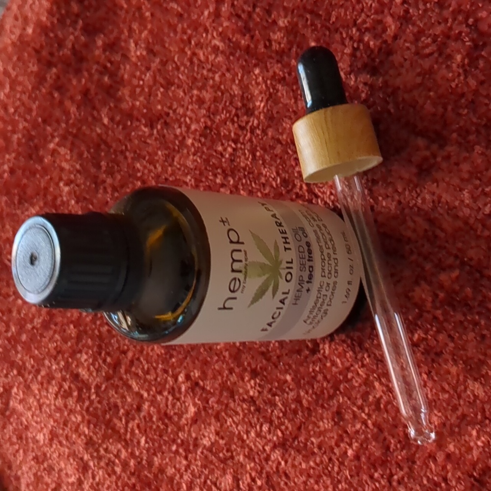 •Daily Facial Therapy Tea Tree Oil